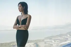 宋茜身穿抹胸晚礼服，身材超棒，宛如美人鱼再现人间图片