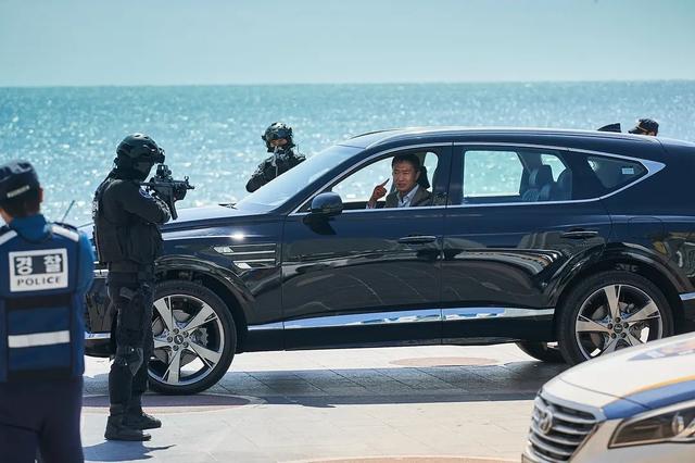 《寄生虫》团队打造，今年最猛韩片一动就爆炸，创2021韩最高票房