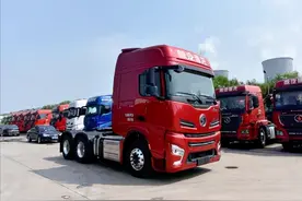 44.5万的陕汽德龙X6000自动挡牵引车重卡实拍！法士特16挡变速箱图片