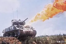 志愿军用燃烧瓶炸坦克：不用点火，瓶碎自燃，火烧散热窗图片