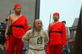 脑袋被砍了还能行走，当场吓坏刽子手！图片