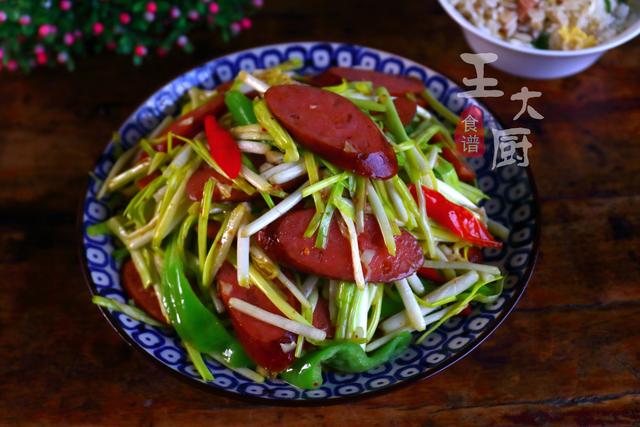 香肠炒蒜苗的做法（蒜苗炒香肠这样做）