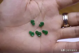 粉丝旧款手链，经过小黄设计，摇身一变成了吊坠图片