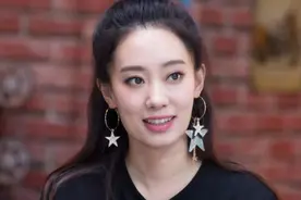 张小斐签约“和颂”，正式成赵丽颖旗下艺人，网友：贾玲早该放手图片