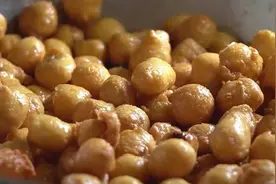 山东大叔365天卖小吃，供出2个博士，买房又买车，从农民变为老板图片