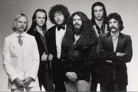 皆如尘埃，随风而散！大提琴与吉他合奏堪萨斯乐队经典之作图片