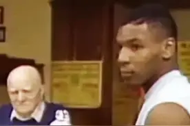 13岁泰森有多狠？体重178斤，冒充成年人，将17岁拳手打飞图片