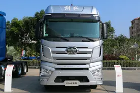 解放J7遇上德龙X6000，都敢“硬刚”进口，哪款车更强？图片