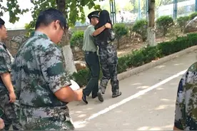 要军训的大学新生注意了！别和你的教官谈恋爱图片