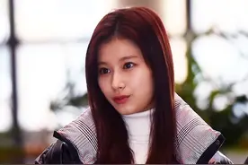 周子瑜和美女团队TWICE的成员，在机场厚厚的冬装也难掩俏丽容颜图片
