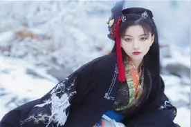 小说：她是不受宠的丑女三小姐，重生一世，看她手撕白莲脚踩渣渣图片