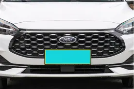 10颗B&O音响，5.5L油耗，福克斯降2.5万抢轩逸市场？图片