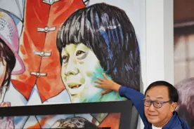 许冠英去世10年！许冠文与其画像合影引泪目，曾后悔对弟弟太严厉图片