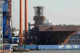 075三号舰即将建成！舰体涂装完毕雷达到位，脚手架施工进入尾声图片
