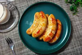 鸡肉玉米肠不用买，在家就能轻松做：吃时煎一煎，Q弹更美味呦图片