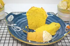 金灿灿的南瓜玛芬蛋糕，松软可口，奶香味十足，制作简单不翻车图片
