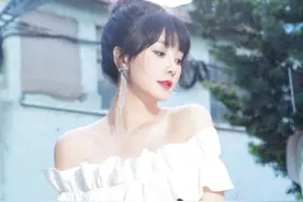 屁股大的女生，尽量别穿阔腿裤，学学柳岩这样穿，显瘦更苗条图片