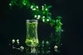 清新高雅的高山绿茶“竹叶青”，口感鲜醇、香气馥郁、汤色清透图片