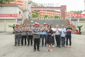 非道路移动机械也要“上牌”！贵阳首张环保号牌正式发放图片