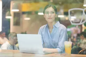 研究婚姻心理学发现：好妻子的共性是，不要去帮男人养家图片