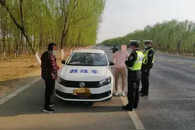 驾校教练带学员“勇闯禁区”，不按指定路线行驶被永宁县交警抓了个现行，该罚！图片