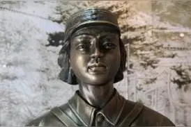 “骑兵营，进攻！”这个抗战女英雄，把最后一颗子弹射向了自己图片