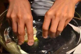 吃西餐：切记柠檬水不是喝的，点缀是能吃的，西餐礼仪你知道多少图片