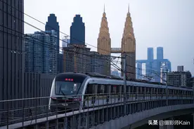重庆特有的轨道交通方式，游客觉得像坐过山车，本地人却早已习惯图片