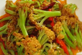 炒“花菜”时焯水还是直接炒，很多人做错了，这样做又脆又好吃图片