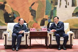王忠林与中国工程院院士周济、李元元座谈图片