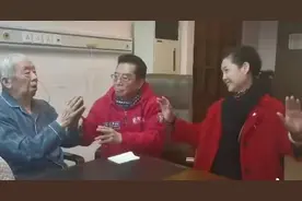 李双江夫妇现身！头发乌黑气色好，小27岁娇妻病房里高歌心情好图片