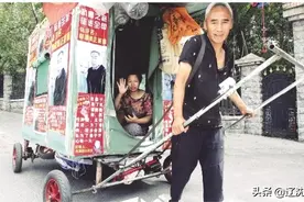 拉着“四轮车”带着患癌妻 徒步游全国图片
