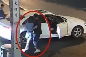美女喝多了，等滴滴车时误上了别的车，接下来的遭遇让她崩溃……图片