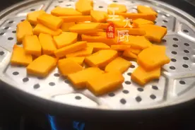 清新苦瓜的甜蜜吃法，又学会一道美味的甜点，不苦超好吃图片