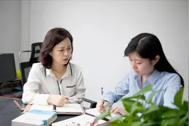 大学辅导员比公务员还吃香？过来人总结：差距不是一般大图片