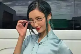 连续蝉联4届“日本男人最爱身材”九头身大长腿马甲线，堪称尤物图片