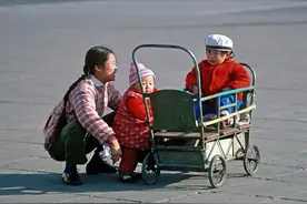 老舍：人即使活到老，有母亲在便可以有点孩子气图片