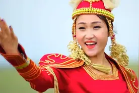 一首《原野情歌》，原汁原味，野味十足，情不自禁就爱上