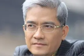 "5分"教授郎咸平，弃妻子与张玮登报结婚，还帮郭美美洗白？图片