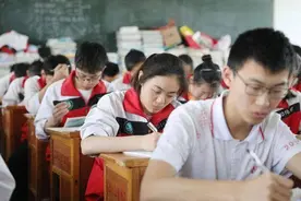 多地禁止公办高中招复读生，复读生动了谁的奶酪，为何屡屡被针对图片