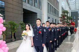 “很自豪曾与你一起为武汉拼过命！”浪漫、回忆、泪水……快来围观2020汉警集体婚礼！图片