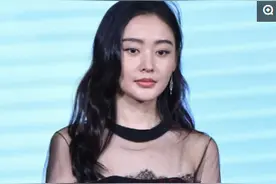 张天爱出席活动照，裤子显得胯真宽，网友：谁娶了她一定很幸福图片