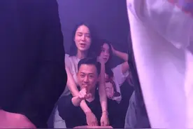 李晨酒吧开业，好友林峰撑场花百万，据说人均消费最低也要八千图片
