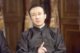 拳打黄金荣逼着杜月笙下跪，卢小嘉如此嚣张，杜月笙为何放过他？图片