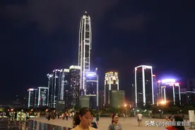 深圳中心拍的深圳夜景，真的超级美呆了，都舍不得停下来不拍图片