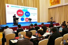 玉林市人民检察院党组副书记、副检察长曾祥云在高检院举行的第二届新时代检察工作论坛上作经验发言图片