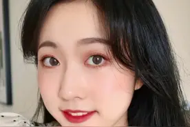 热门粉底液优势和劣势：DW不脱妆易卡粉，兰蔻菁纯上妆自然太贵图片