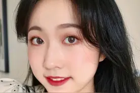 热门粉底液优势和劣势：DW不脱妆易卡粉，兰蔻菁纯上妆自然太贵图片