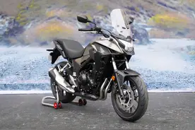 有鸟嘴的不一定是拉力 本田CB400X vs 摩托莫里尼X-CAPE图片