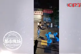 情侣突然被陌生人围殴，打人者：我也不知道为啥打他图片